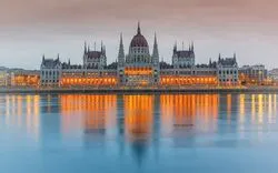 Parlament im Abendlicht