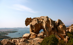 Roccia dell'Orso: der Bärenfelsen von Sardinien, Italien