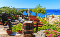 Bol - ein Badeort auf der kroatischen Insel Brač