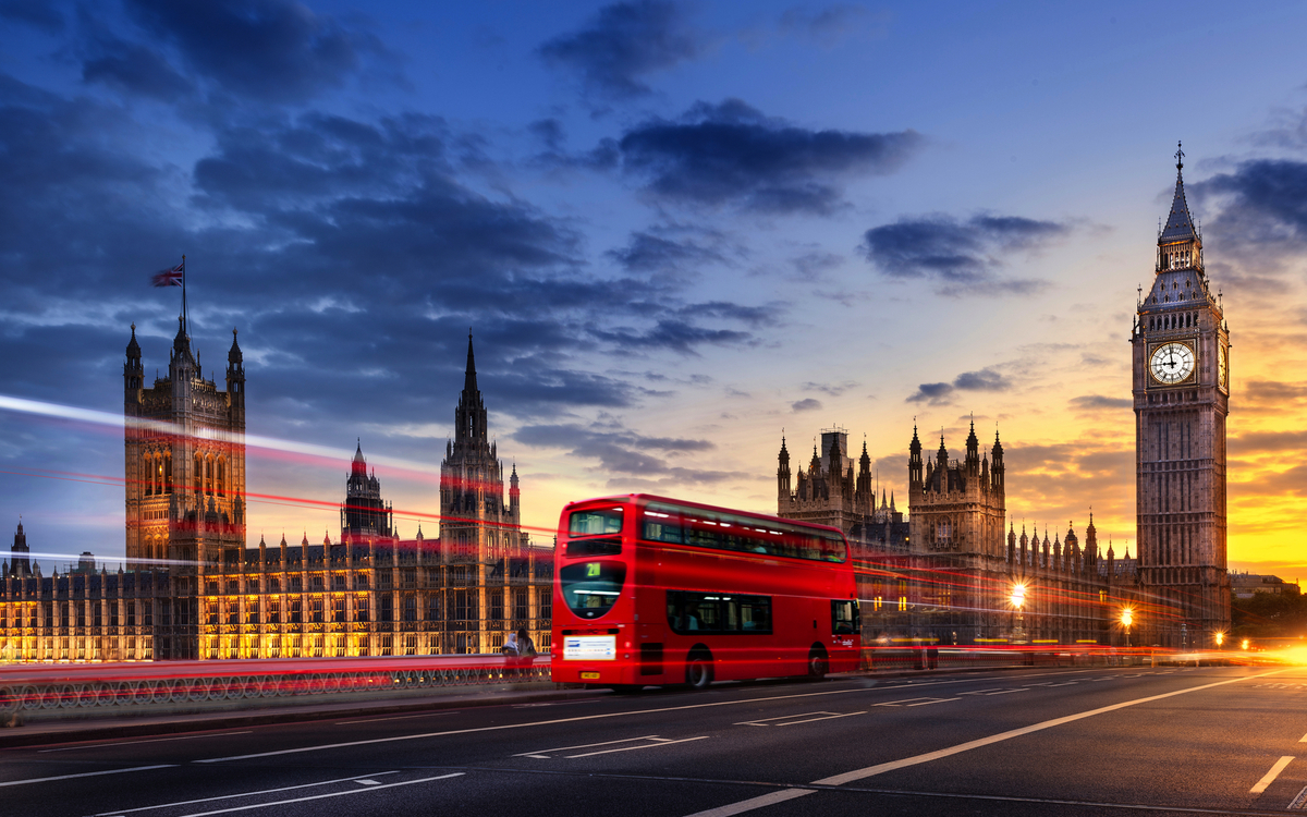 Westminster Abbey und Big Ben im Sonnenuntergang