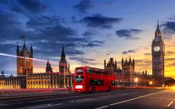 Westminster Abbey und Big Ben im Sonnenuntergang