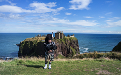 traditioneller schottischer Dudelsackpfeifer
