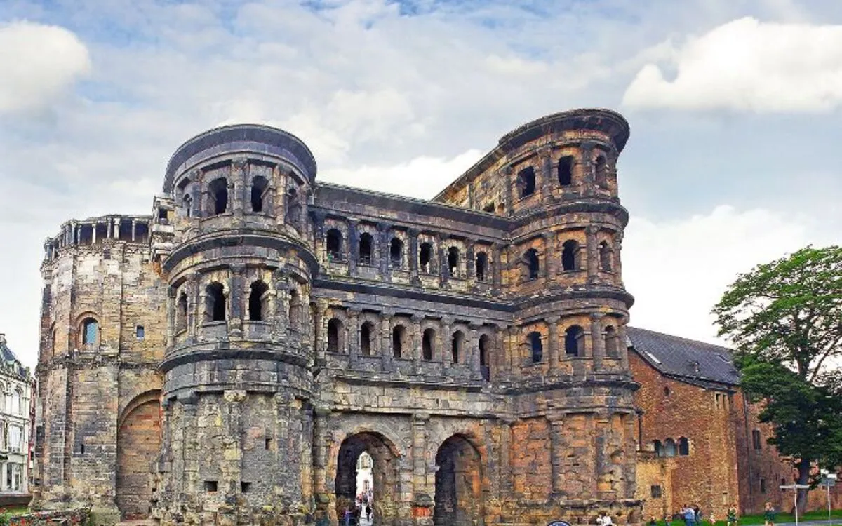 Porta Nigra: das schwarze Stadttor von Trier