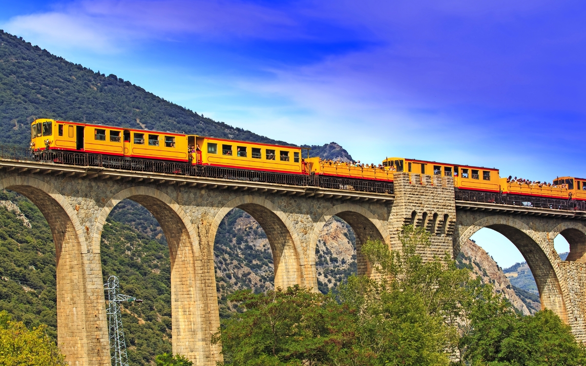 Petit train jaune in den französischen Pyrenäen