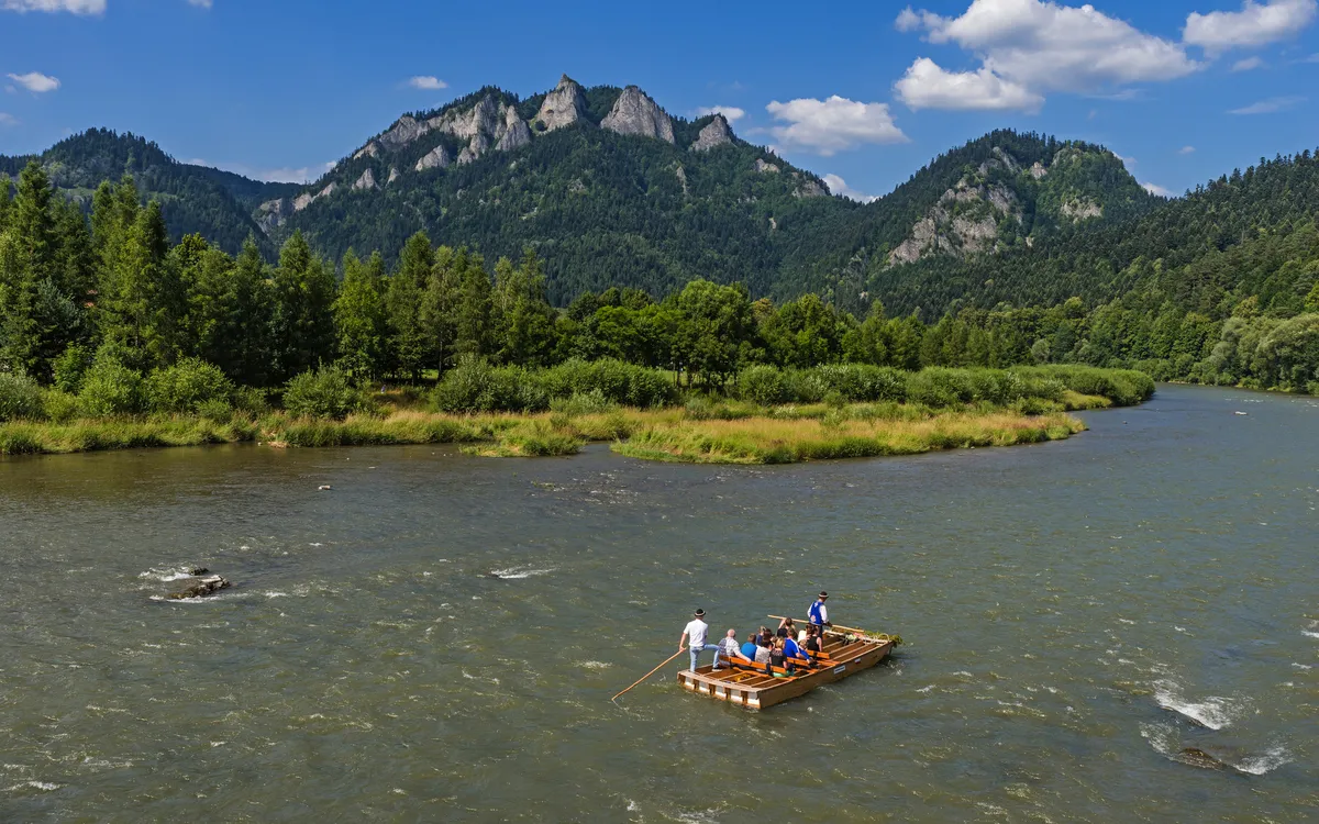 Holzflöße in der Dunajec-Schlucht