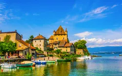 die französischen Stadt Yvoire am Genfersee