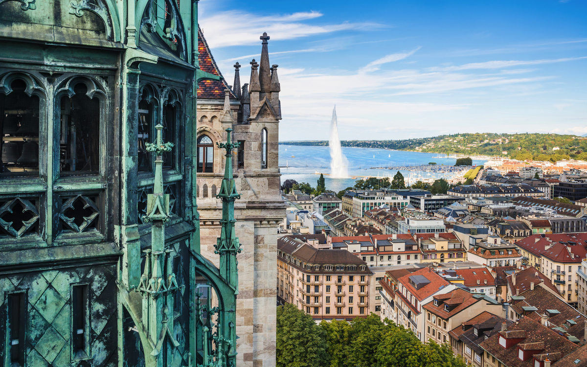 Blick auf Genf von der Höhe der Kathedrale Saint-Pierre