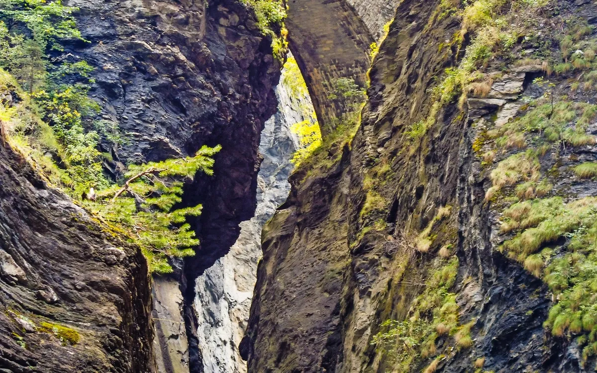 Bogenbrücke über der Viamala-Schlucht 