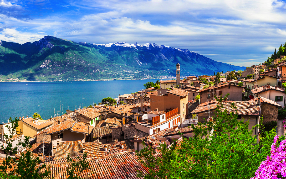 Panoramablick auf das Limone sul Garda am Gardasee