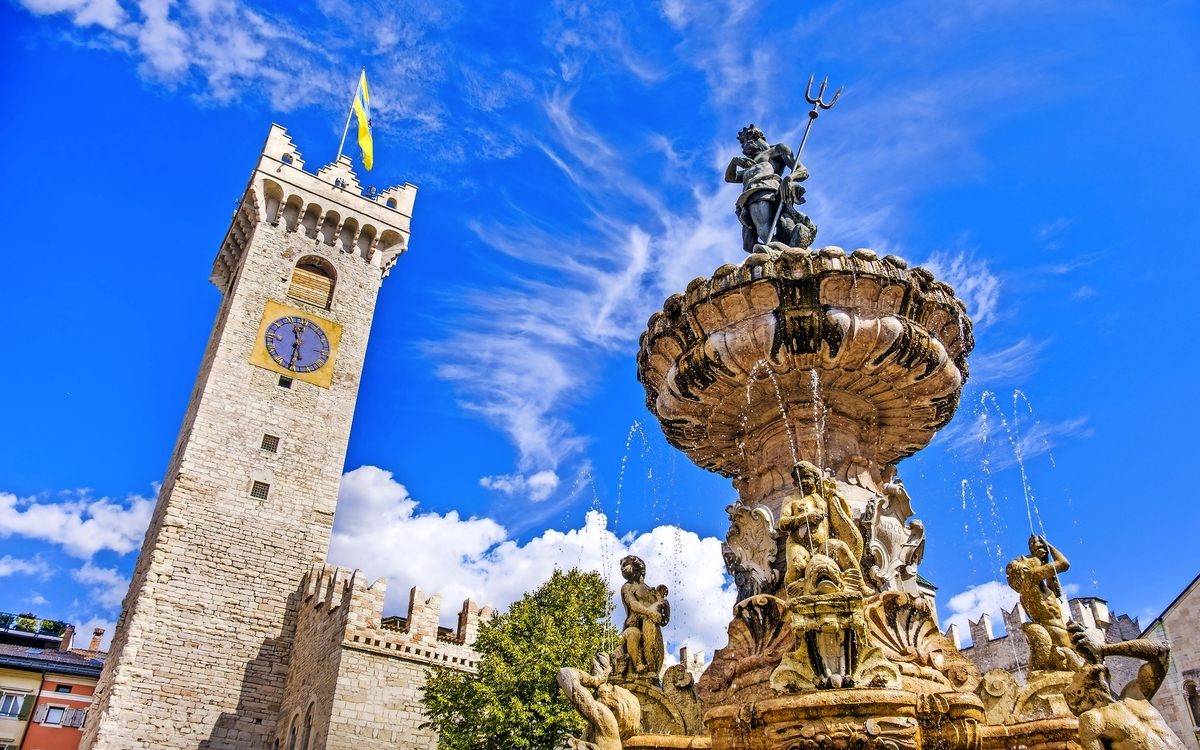 Palazzo Pretorio und Neptunbrunnen in Trient