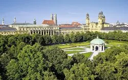 Hofgarten in München & Theatinerkirche