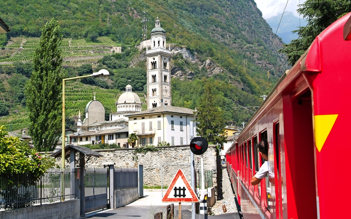 Alpenüberquerung mit dem Bernina Express vom schweizerischen Chur bis ins italienische Tirano