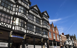 Gebäude entlang der Chester Row in Chester