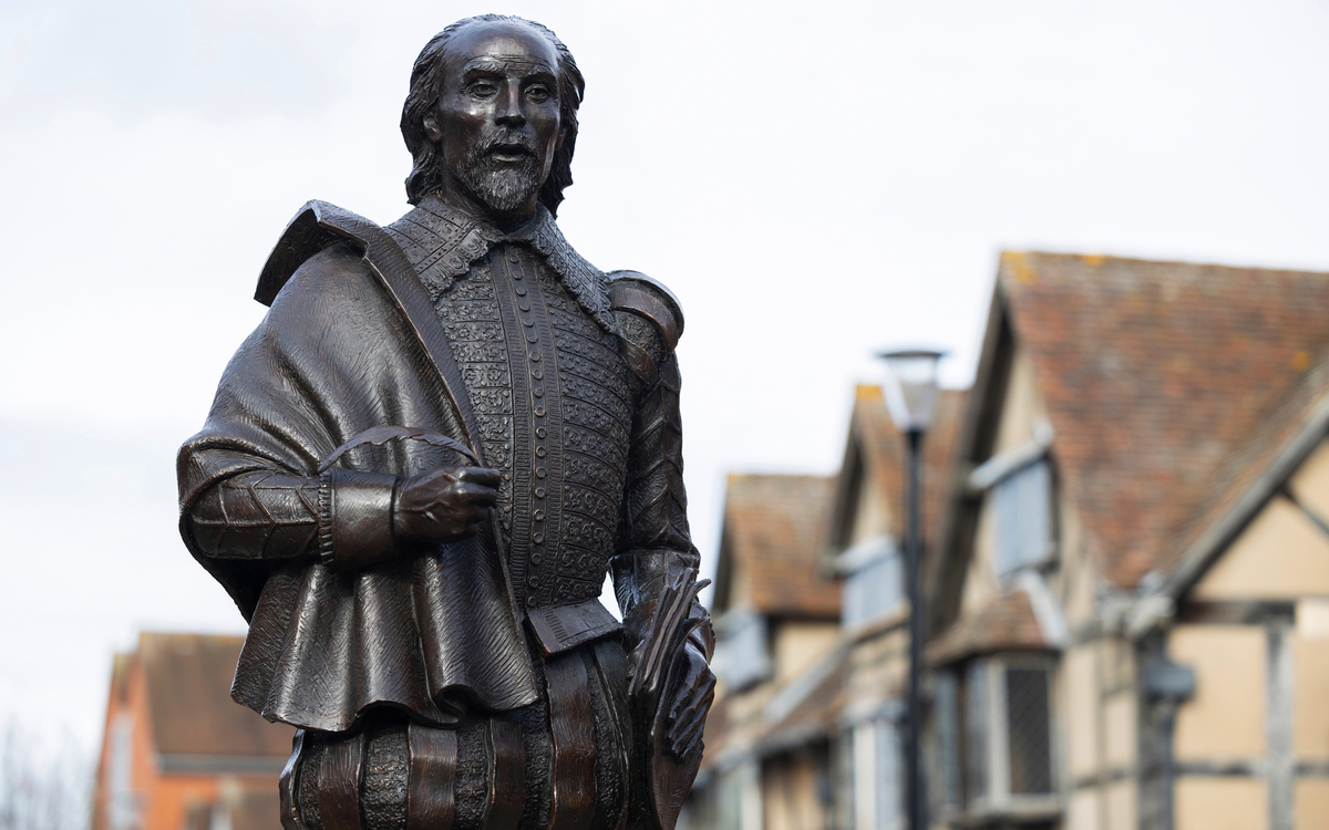 Statue des Dramatikers William Shakespeare in der Henley Street in Stratford-upon-Avon in Warwickshire, Großbritannien