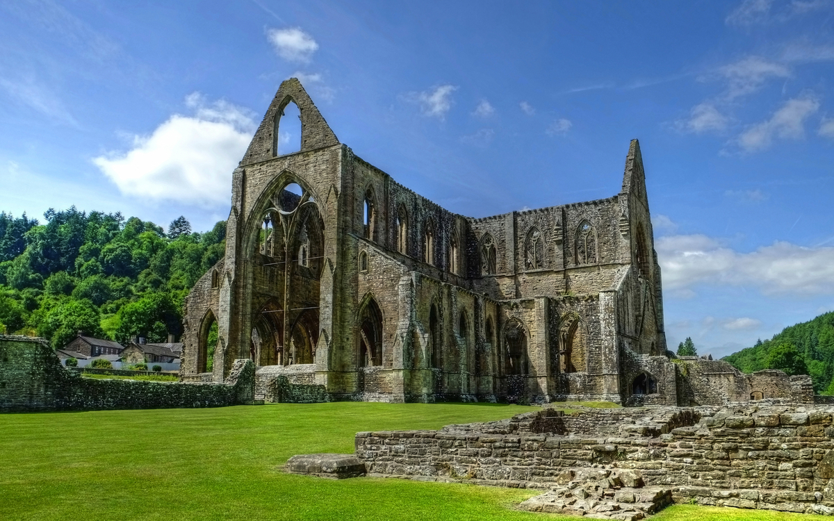 Tintern Abbey - das erste Zisterzienserkloster in Wales und das zweitälteste in Großbritannien