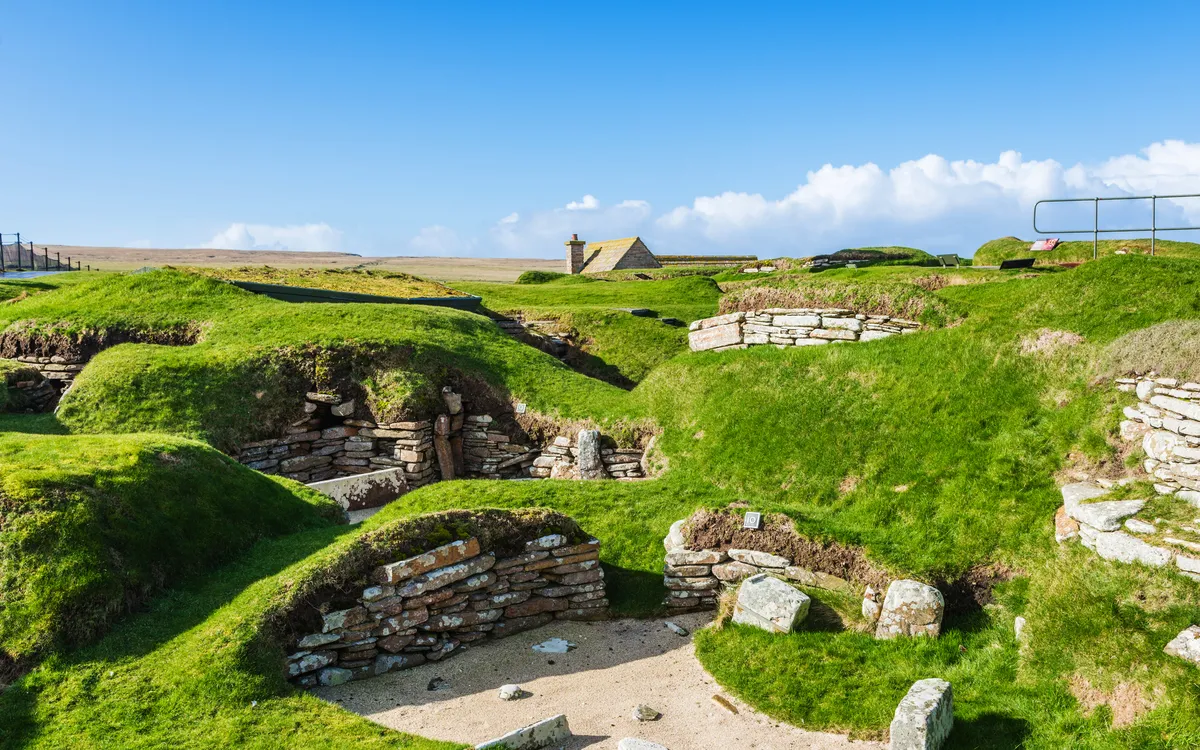 Skara Brae, eine jungsteinzeitliche Siedlung auf Orkney, einem Archipel in Schottland