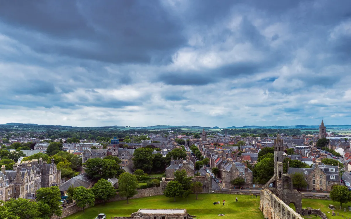 St. Andrews Blick auf die Stadt vom Turm der Kathedrale. Schottland