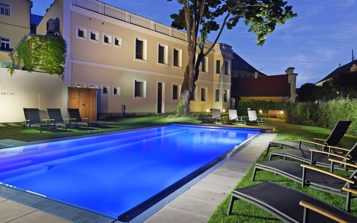 Hotel Reza Außenbecken