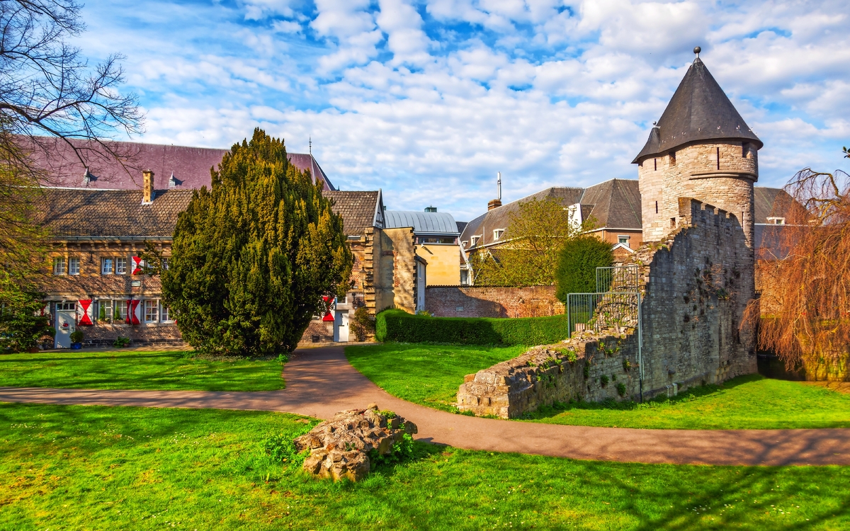 mittelalterliche Stadtmauer in Maastricht, Niederlande