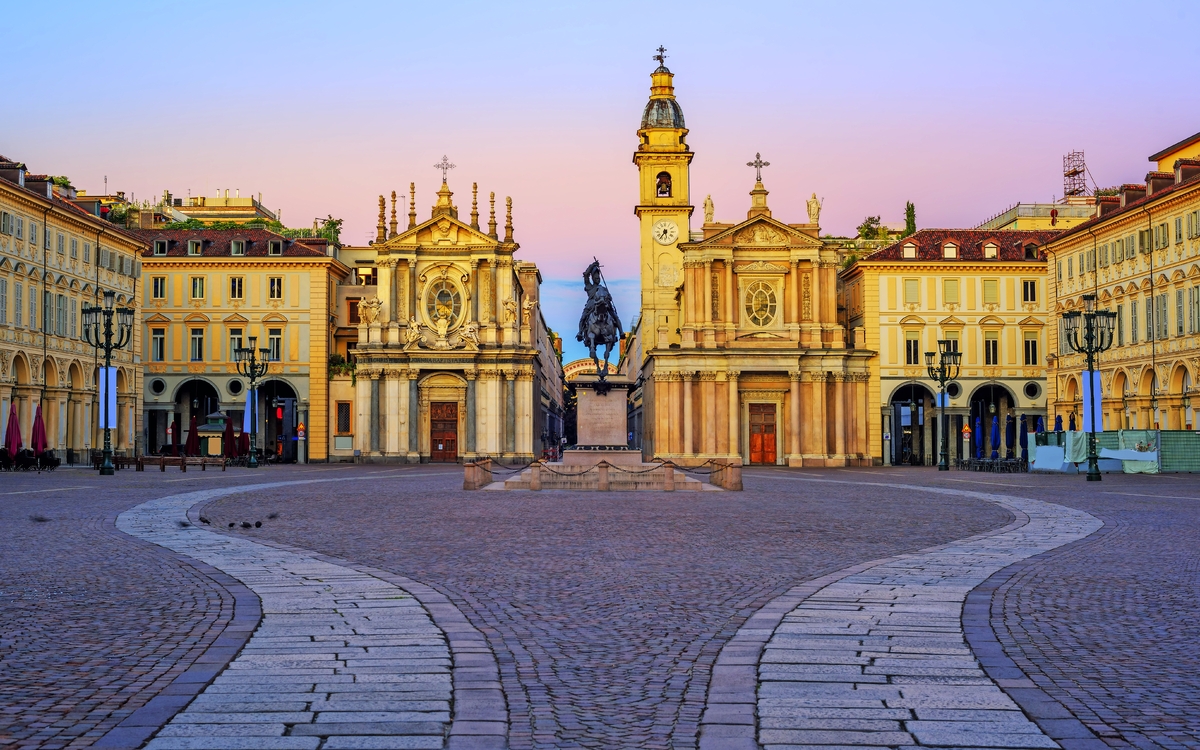Piazza San Carlo und Doppelkirchen im Stadtzentrum von Turin, Italien