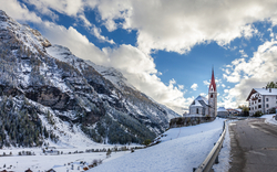 verschneite Gipfel in Südtirol