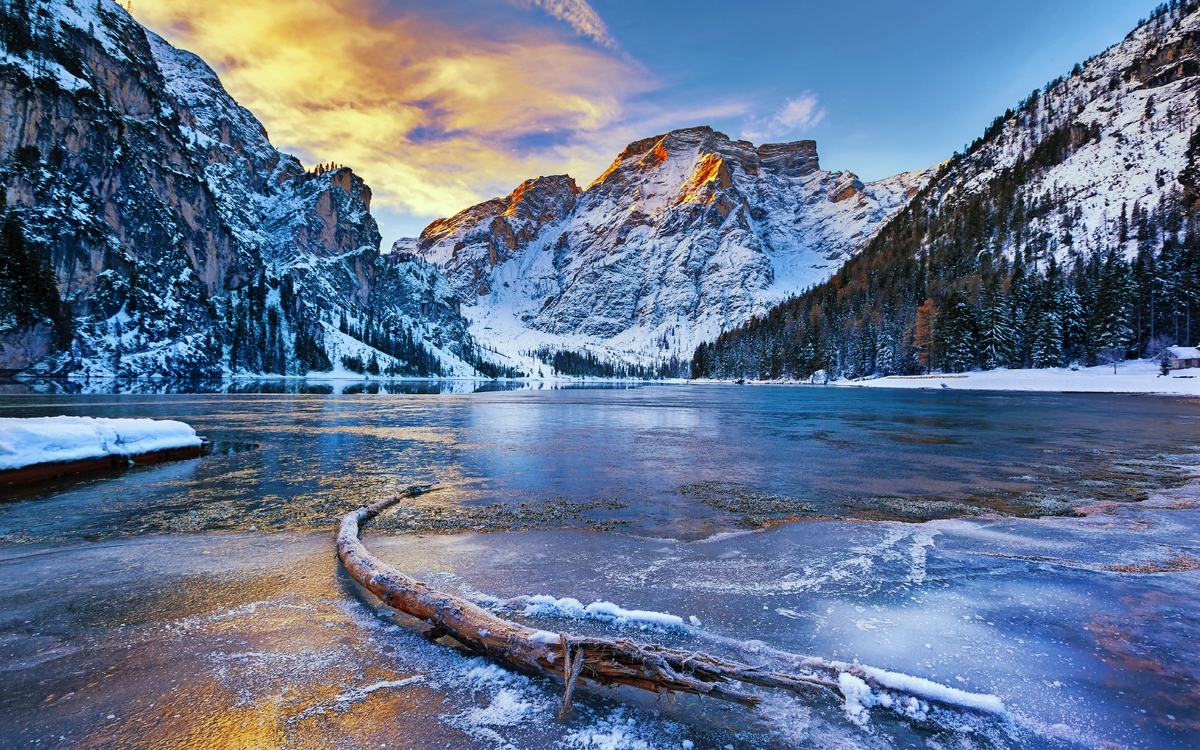 Pragser Wildsee in den Dolomiten, Italien