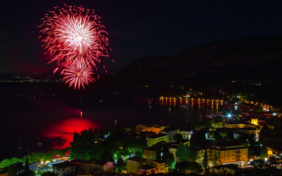 Feuerwerk am Gardasee
