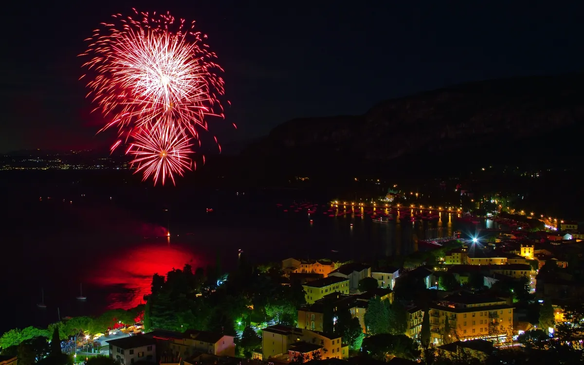 Feuerwerk am Gardasee
