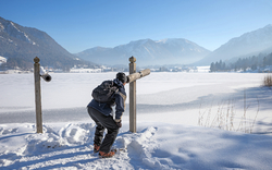 Winterlicher Schliersee in den bayerischen Alpen