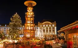 Striezelmarkt auf dem Altmarkt in Dresden, Deutschland