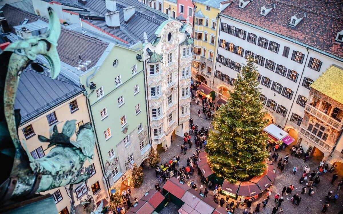 Blick vom Stadtturm auf das Goldene Dachl