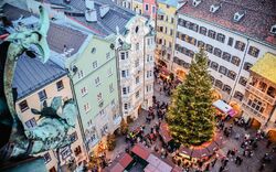 Blick vom Stadtturm auf das Goldene Dachl