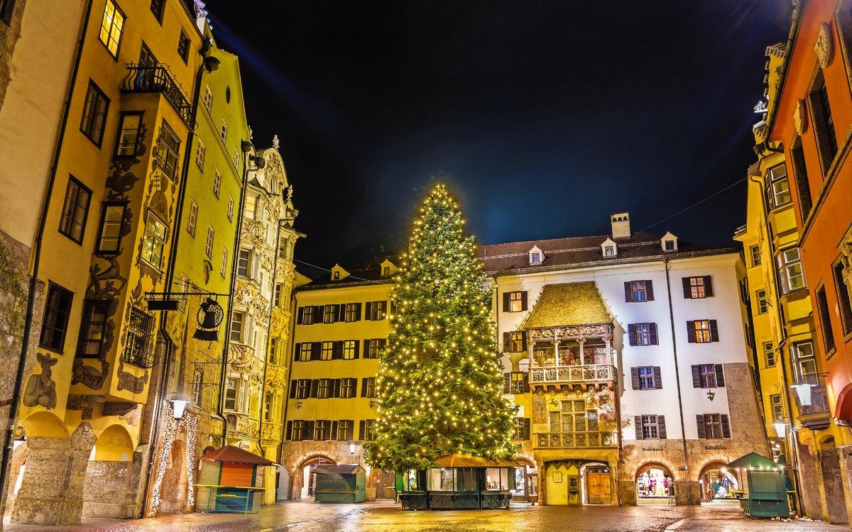 Weihnachtsbaum im Stadtzentrum von Innsbruck