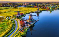 Windmühlen von Zaanse Schans in Nordholland