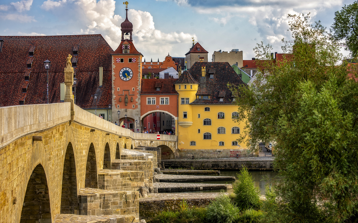 Altstadt von Regensburg mit der Steinernen Brücke