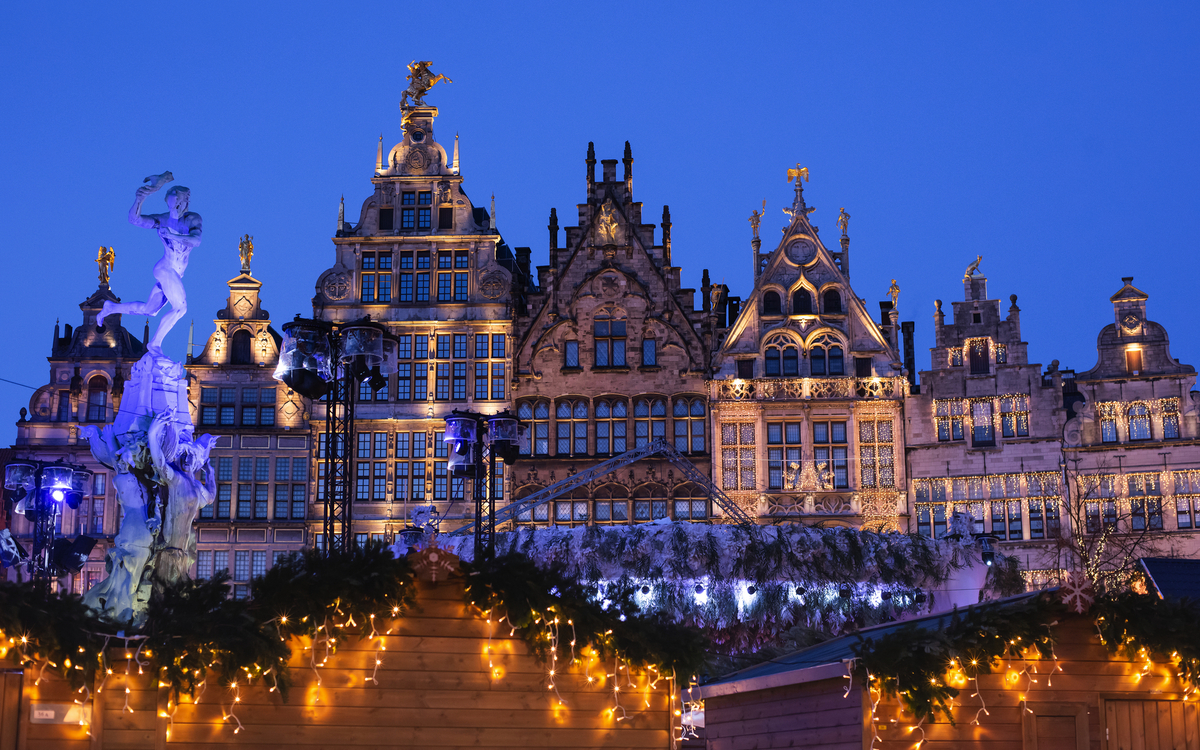 der im Zentrum der Altstadt gelegene Grote Markt in Antwerpen