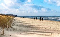 winterliche Strandwanderung auf der Insel Poel