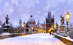winterliche Karlsbrücke in Prag