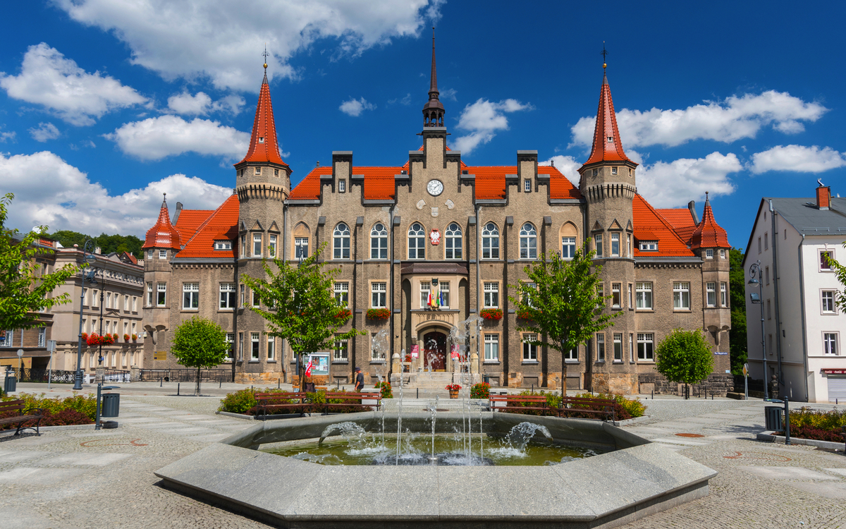 Rathaus und Magistratsplatz von Walbrzych