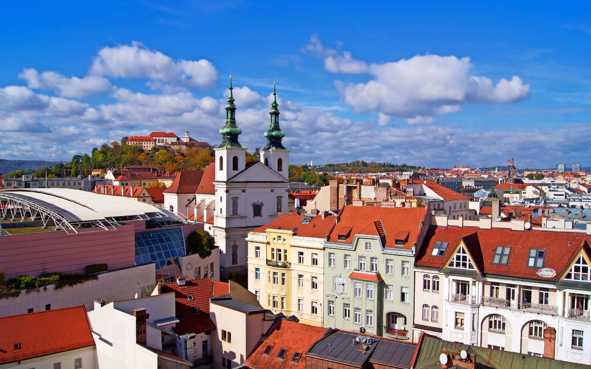 Brno mit Festung Spielberg im Hintergrund