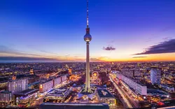 Skyline von Berlin mit Nikolaiviertel, Berliner Dom und Fernsehturm