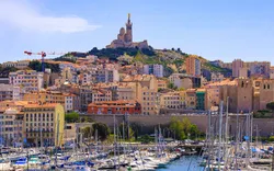 Alter Hafen von Marseille mit Blick auf die Basilika