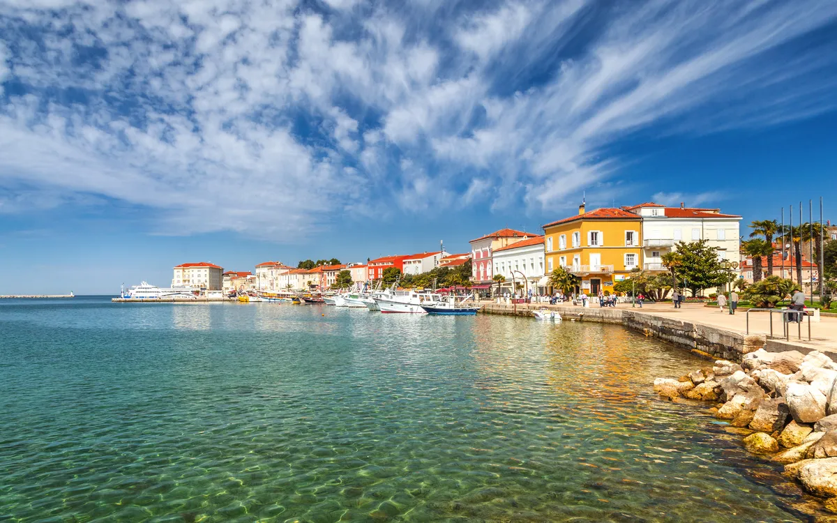 Porec Stadt und Hafen an der Adria
