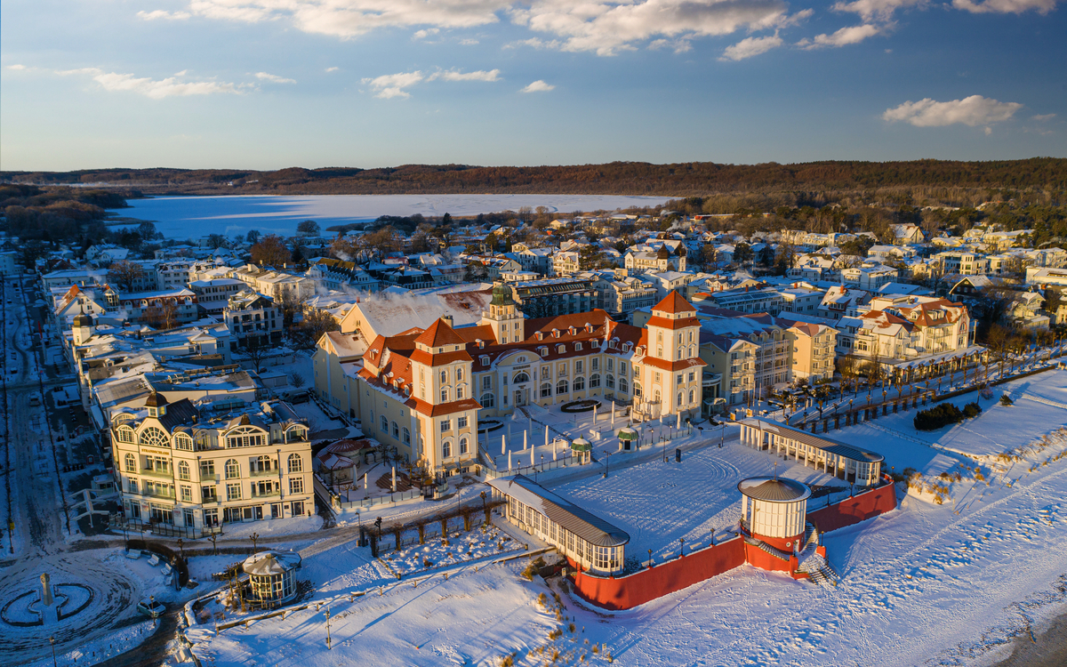 Kurhaus von Binz im Winter