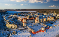 Kurhaus von Binz im Winter