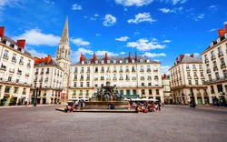 Brunnen auf dem Place Royal in Nantes