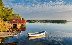 Schärengarten an der schwedischen Küste vor Stockholm