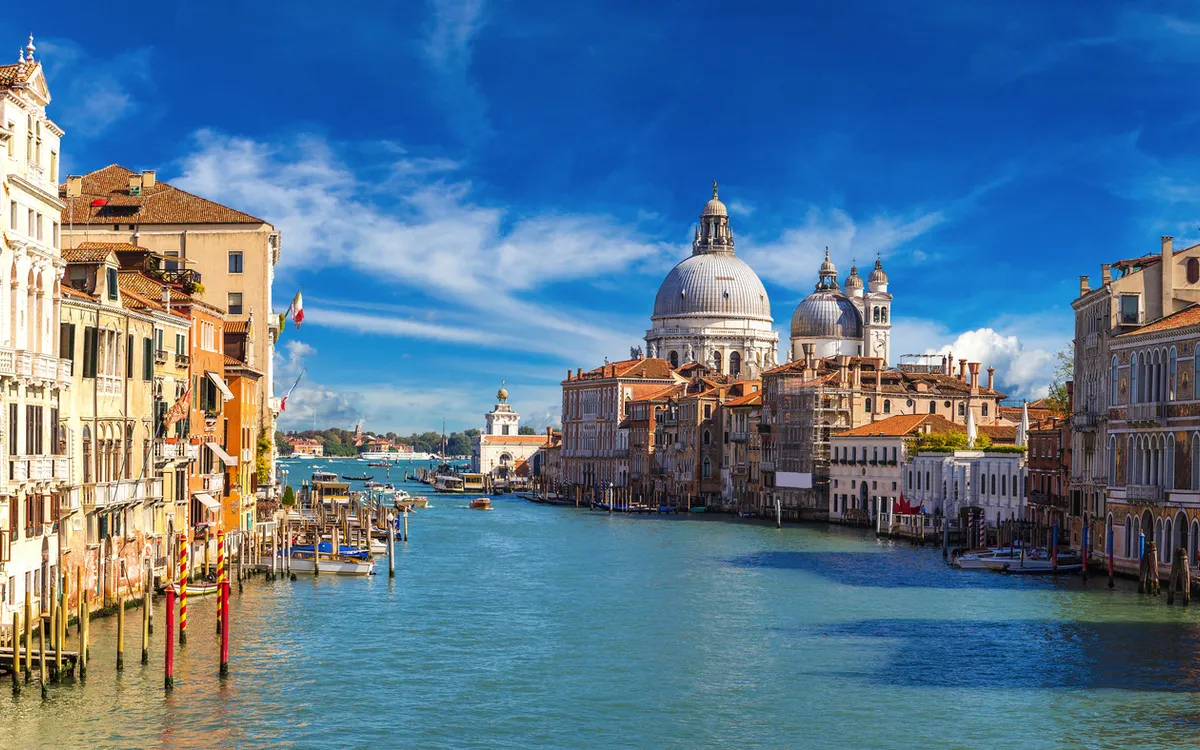 Canal Grande mit Basilica di Santa Maria della Salute bei Sonnenuntergang, Venedig