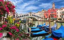 Rialto Brücke in Venedig