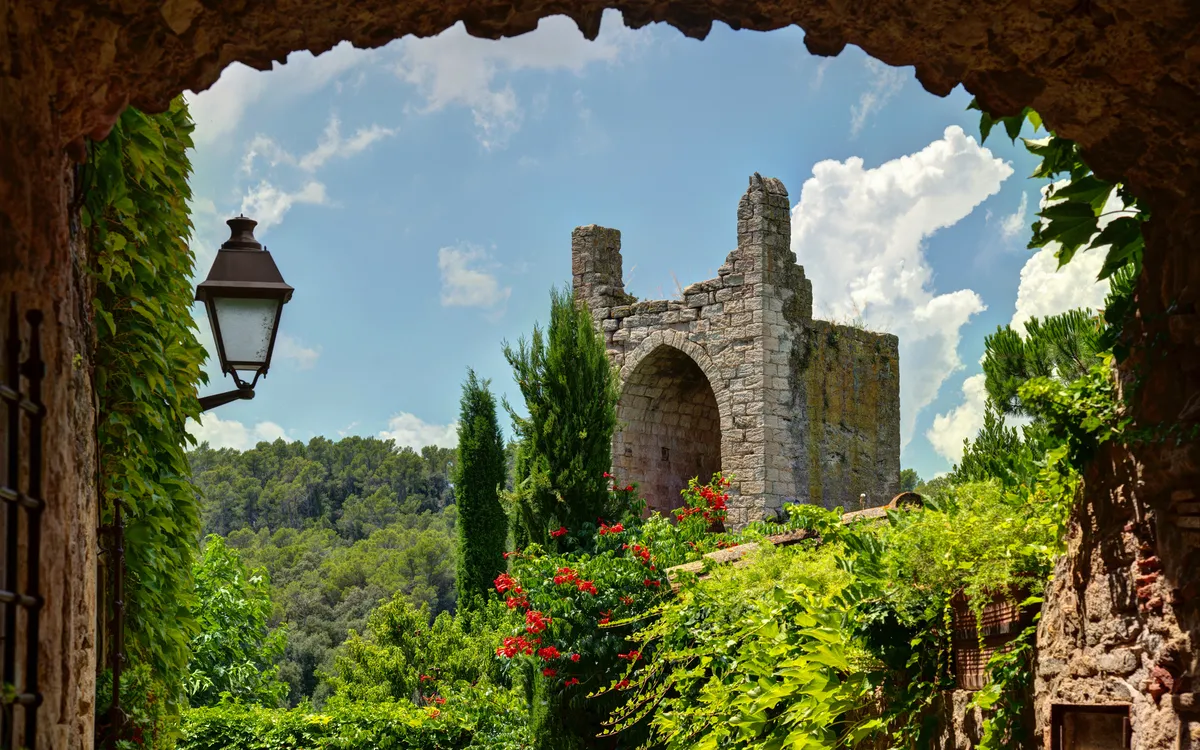 Peratallada nahe Girona an der Costa Brava in Katalonien, Spanien